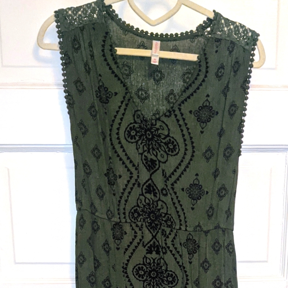 Xhilaration Green Sleeveless Maxi Dress